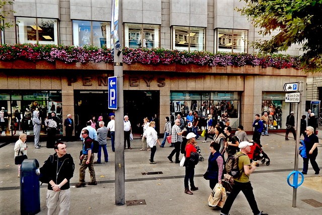 How to take advantage of high footfall areas with poster printing