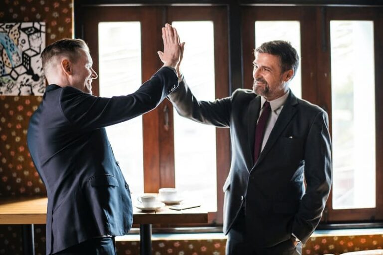 How to Launch your own Start Up Business (Infographic)