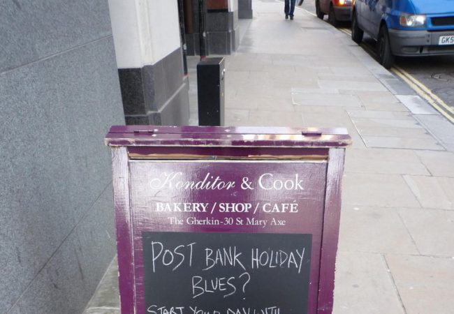 How to Strategically Use Pavement Signs to Increase Footfall